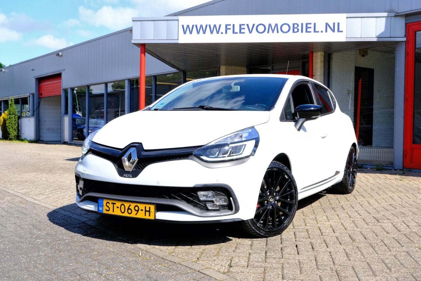 Renault Clio - 1.6 200pk Turbo R.S. Aut. Navi|Clima|LED|Camera - AutoWereld.nl