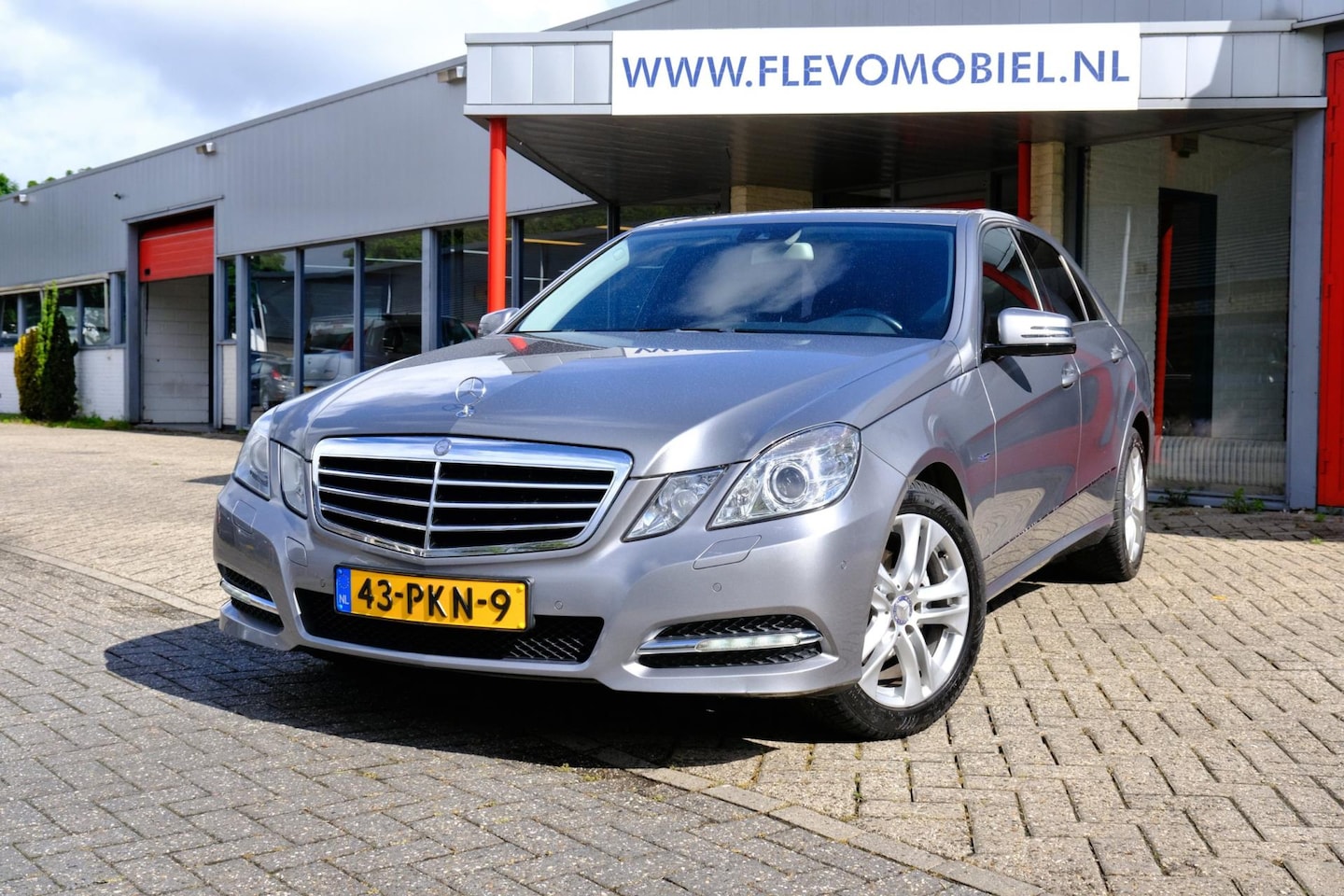 Mercedes-Benz E-klasse - 200 CGI 184pk Business Class Avantgarde Aut. Xenon|Navi|Half Leder|LMV - AutoWereld.nl