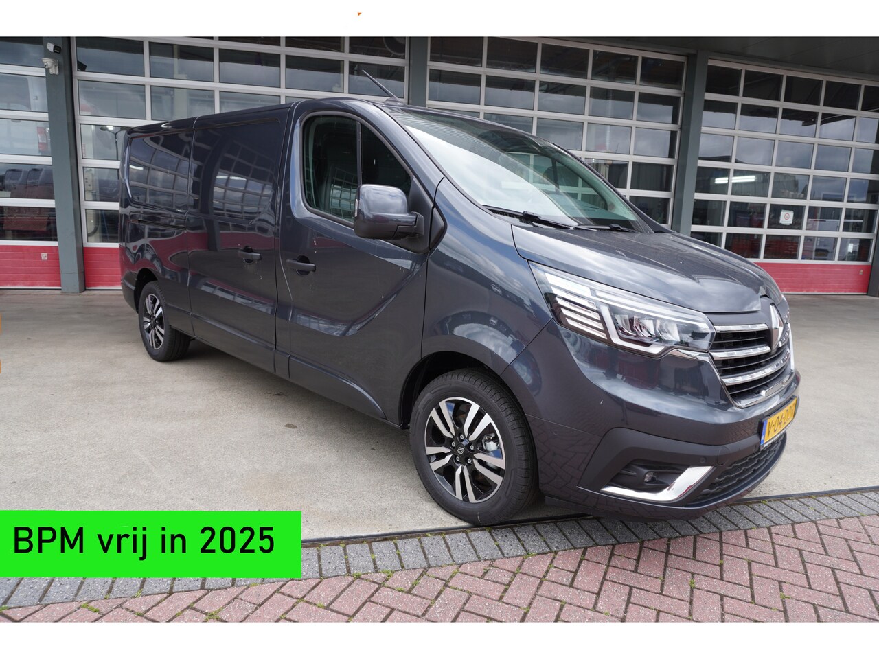 Renault Trafic - 2.0 dCi 130PK T30 L2H1 Work Edition Nr. V031 | Airco | Cruise | Navi | Camera | Lm Velgen - AutoWereld.nl