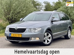 Skoda Superb Combi - 1.4 TSI Greentech Ambition Xenon Clima Navi Stoelverwarming NAP Dealer Onderhouden
