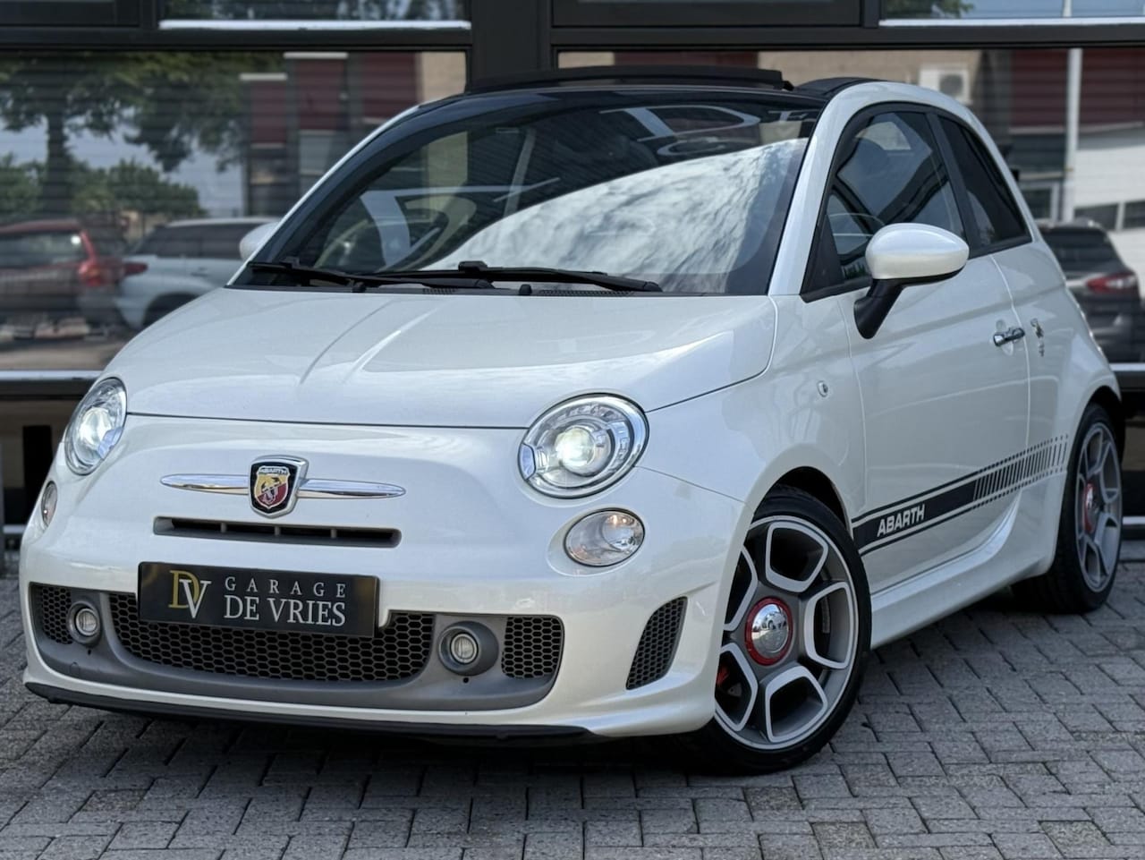 Fiat 500 C - 1.4 T-Jet Abarth Aut 595 Turismo Sportuitlaat Parelmoerwit Full Option - AutoWereld.nl