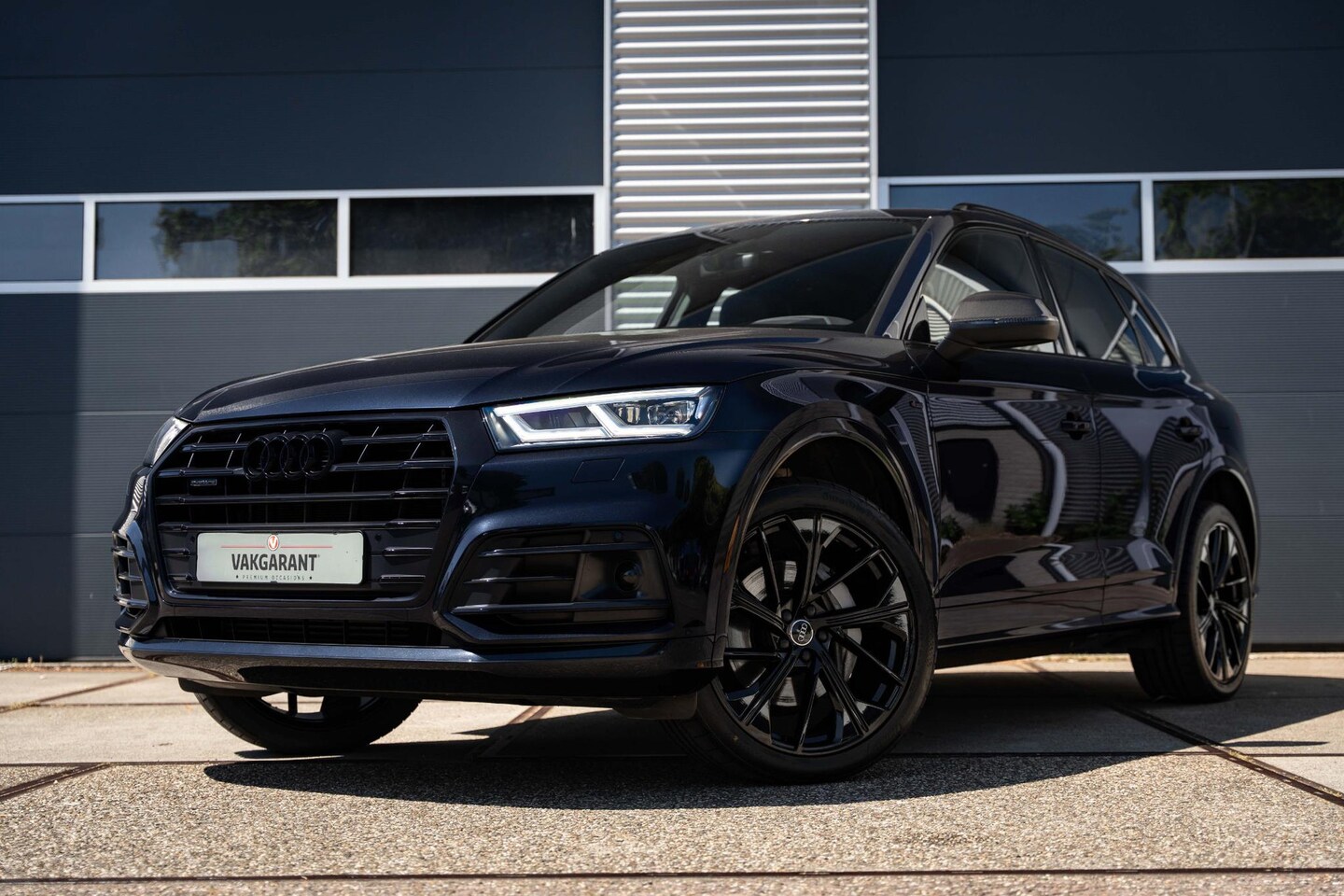 Audi Q5 - 55 TFSI e S edition Competition |Panorama dak |Memory |Carbon |Sfeer |Trekhaak - AutoWereld.nl