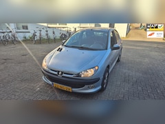 Peugeot 206 - 1.4 XR Challenge 5 deurs inruilkoopje
