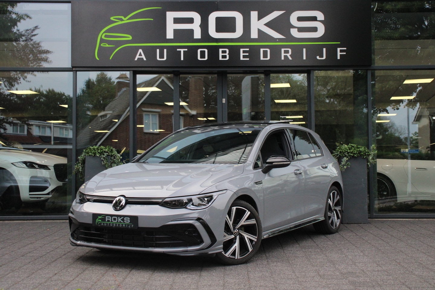 Volkswagen Golf - 1.5 eTSI R-Line Business Automaat Navi/Camera/Sfeerverlichting/Matrix/IQ/Virtual/H-leder/1 - AutoWereld.nl