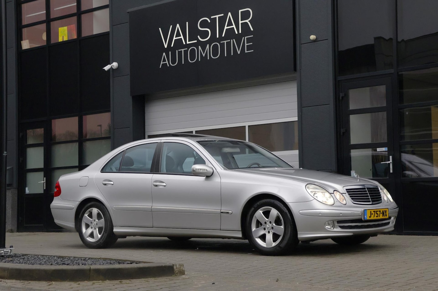 Mercedes-Benz E-klasse - 240 Classic | V6 | UNIEKE KM STAND! - AutoWereld.nl