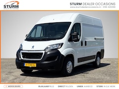 Peugeot Boxer - 330 2.0 BlueHDI L1H2 Premium 3-Persoons | Trekhaak | Kastinbouw Laadruimte | Camera | Airc