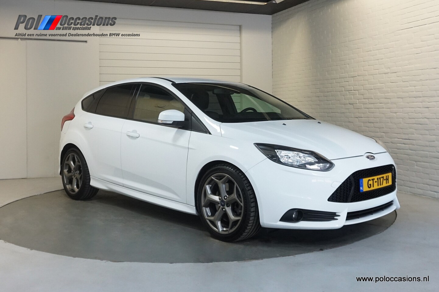 Ford Focus - 2.0 EcoBoost ST-2 Recaro | APK | 250 PK | Half Leer - AutoWereld.nl