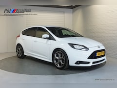 Ford Focus - 2.0 EcoBoost ST-2 Recaro | APK | 250 PK | Half Leer