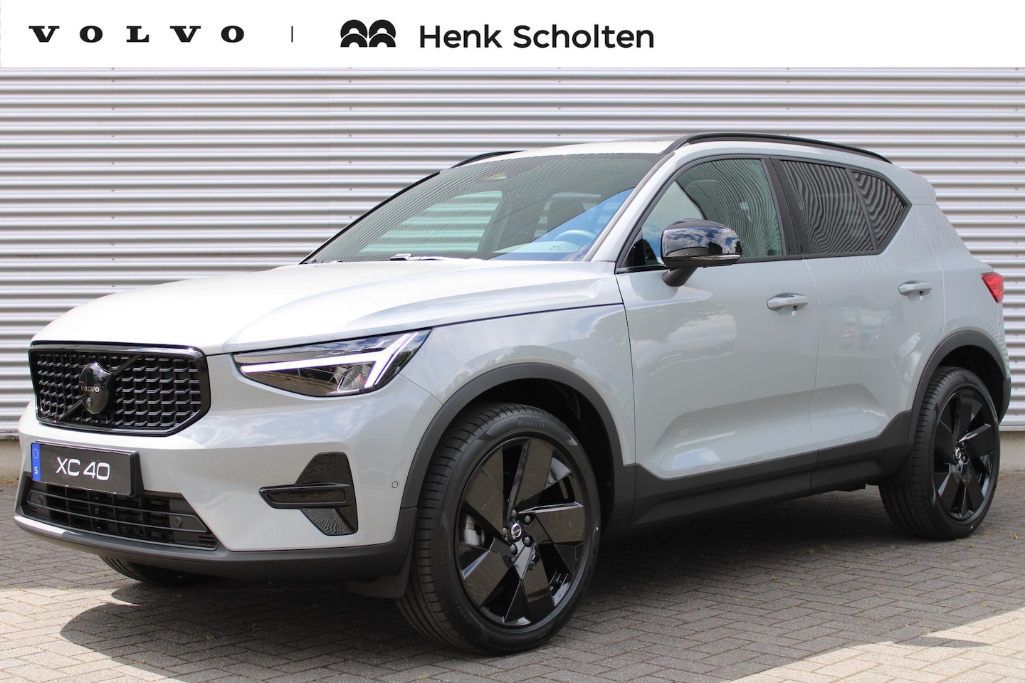 Volvo XC40 - 2.0 B4 Plus Black Edition | Lichtmetalen Velgen 20"| Extra Getint Glas | Visual Park Assis - AutoWereld.nl