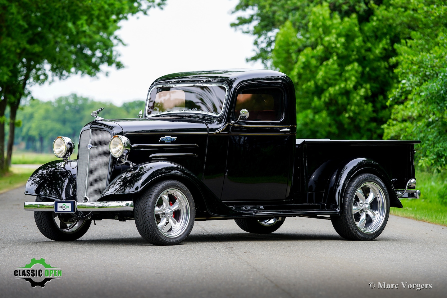 Chevrolet 3500 - Pick Up V8 Restomod - AutoWereld.nl