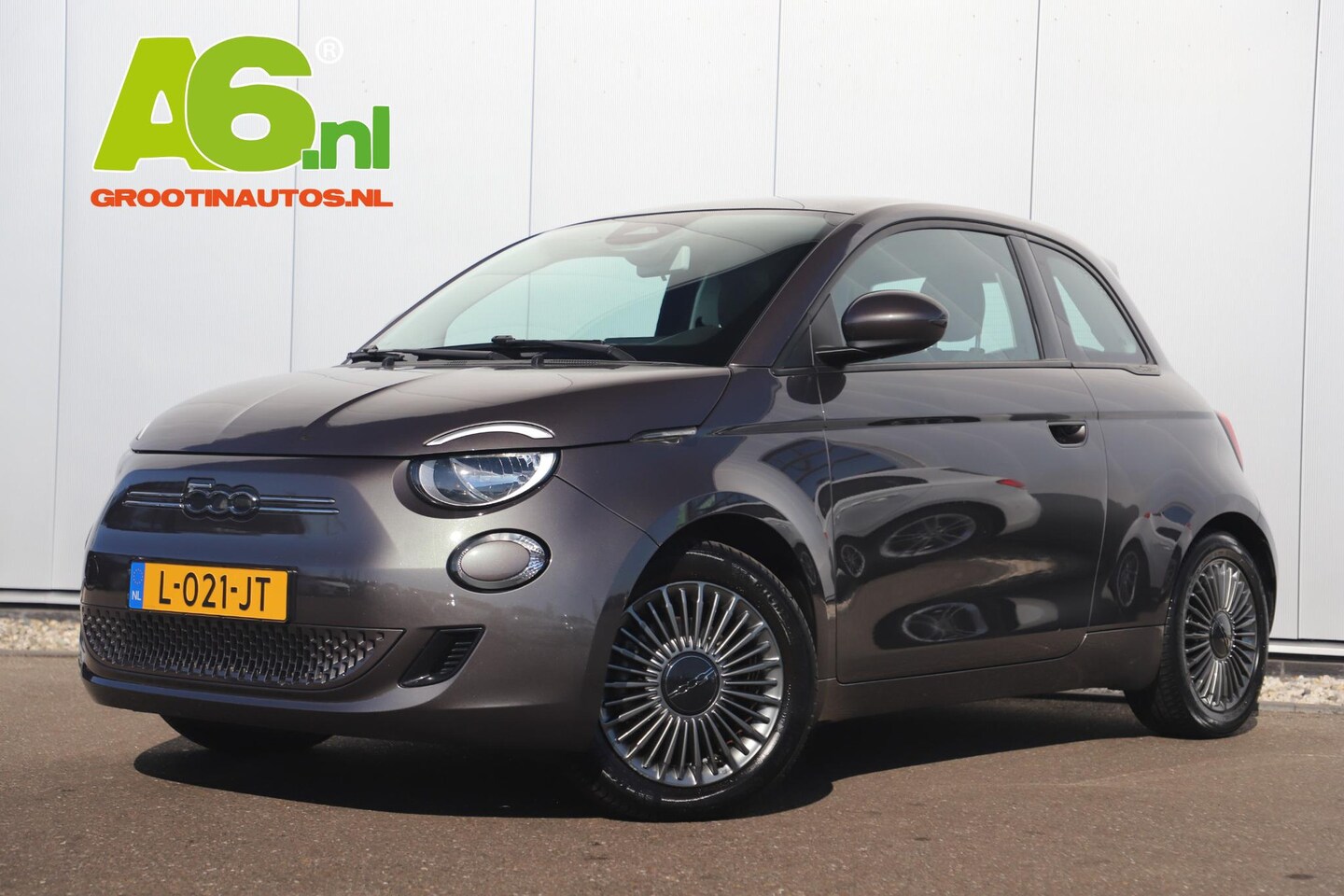 Fiat 500e - Icon 42 kWh Automaat Panoramadak Navigatie LED Carplay Android Bluetooth 16 inch LMV Clima - AutoWereld.nl