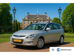 Hyundai i30 CW - AUTOMAAT | LEDER/STOF | CLIMA | PARK SENS | LM. VELGEN | TREKHAAK | PERFECT ONDERHOUDEN