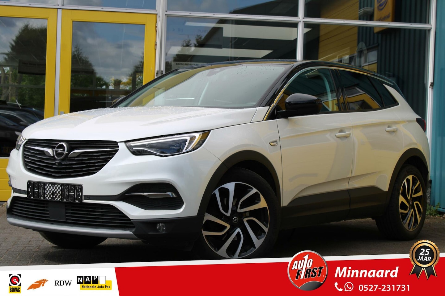 Opel Grandland X - 1.6 Turbo Ultimate 180PK Automaat, Stuur en stoel verwarming - AutoWereld.nl
