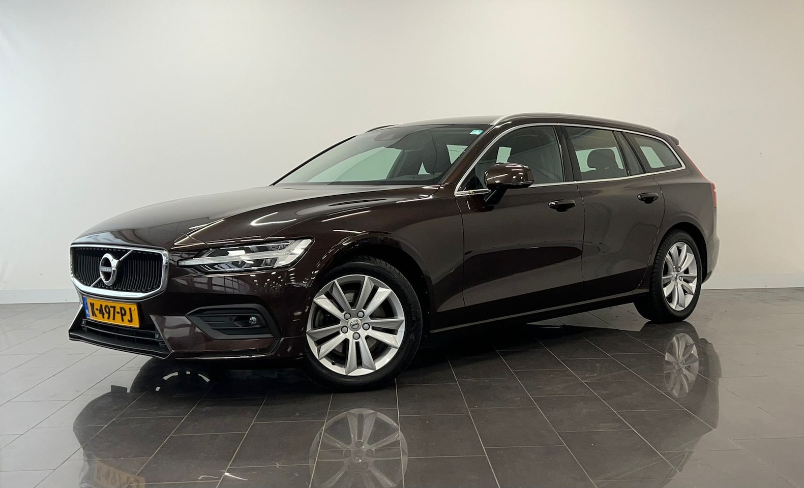 Volvo V60 - B3 Business Pro | Achteruitrijcamera | Audio installatie premium | Cruise control adaptief - AutoWereld.nl