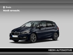 BMW 2-serie Active Tourer - 220i High Executive | Achteruitrijcamera | Driving Assistant Plus | Stoelverwarming | PDC