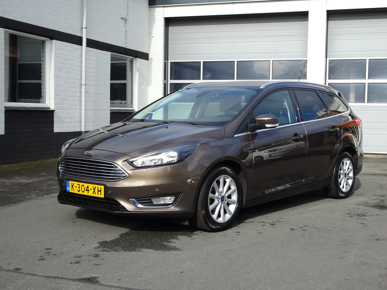 Ford Focus Wagon - 1.0 Titanium Automatische airco, navigatie, cruise controle, licht metalen velgen, parkeer - AutoWereld.nl