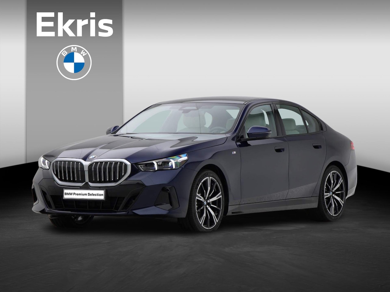 BMW 5-serie - 520i Sedan M-Sportpakket | Innovation Pack | Panoramadak | Leder | 20inch - AutoWereld.nl