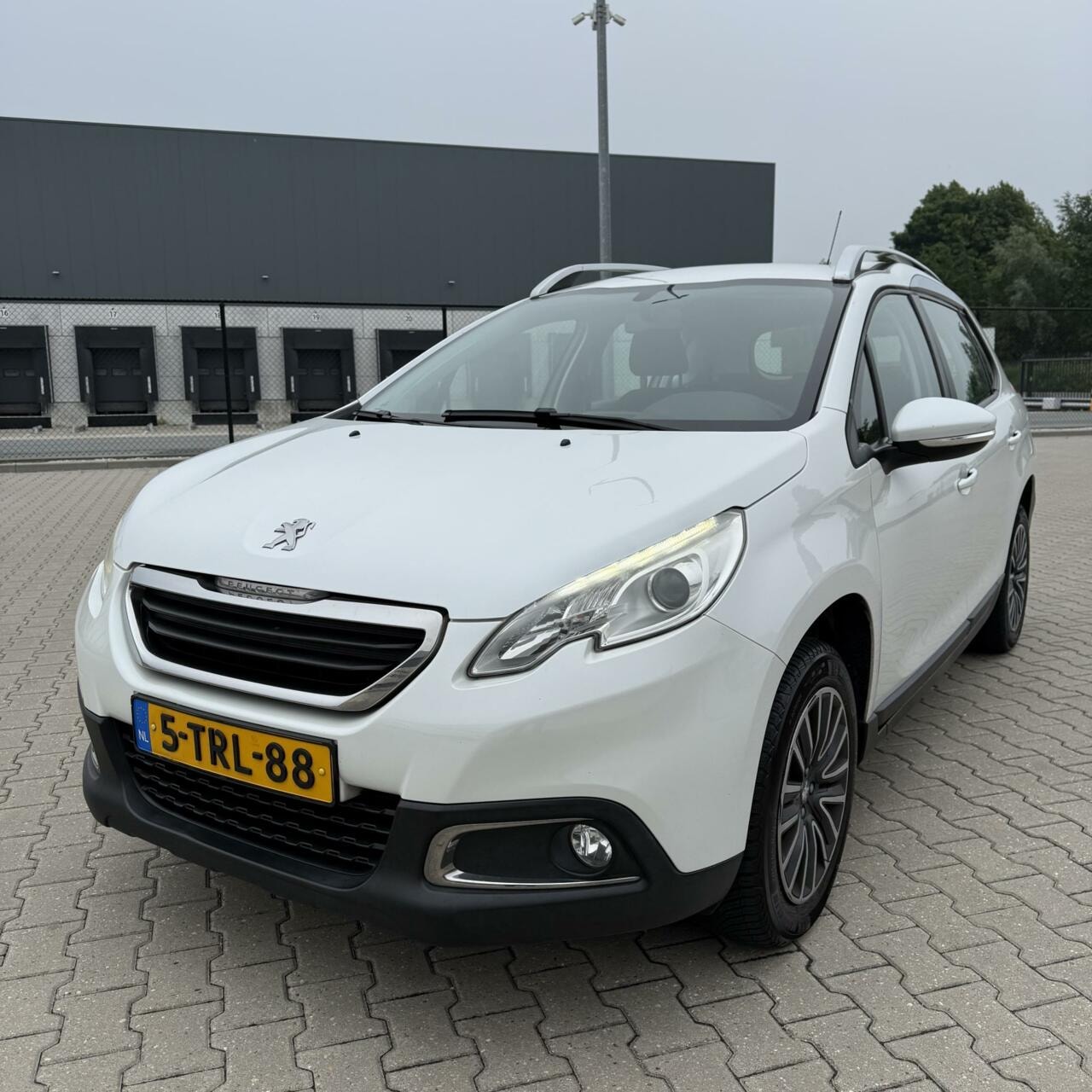 Peugeot 2008 - 1.2 Allure | Automaat | Navi | NW APK ! - AutoWereld.nl