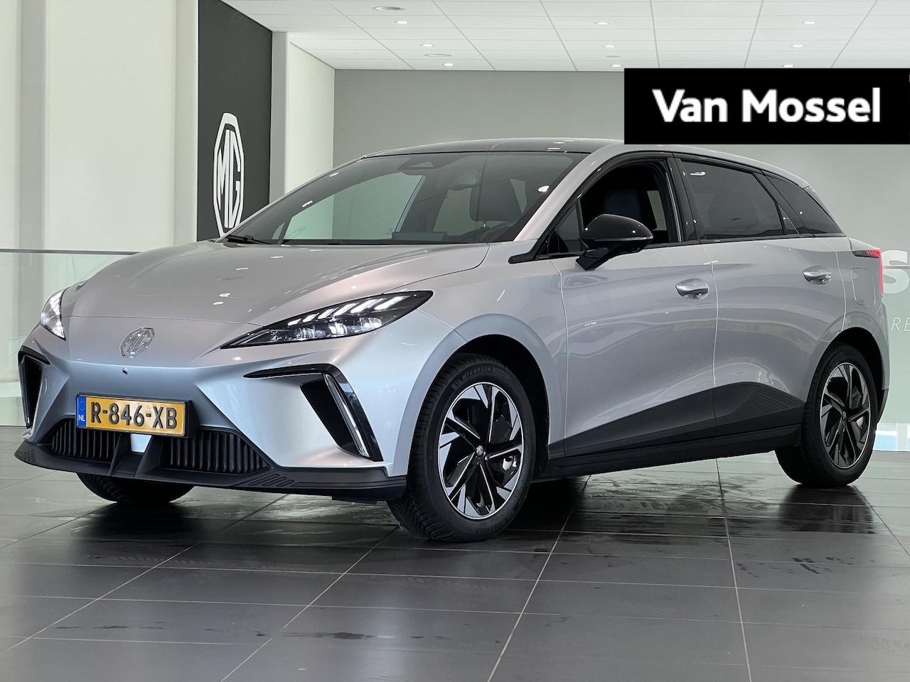 MG MG4 Electric - Long Range Luxury 64 kWh MG 4 Long Range Luxury 64 kWh | 1e-Eigenaar | Navi | Led Koplampe - AutoWereld.nl