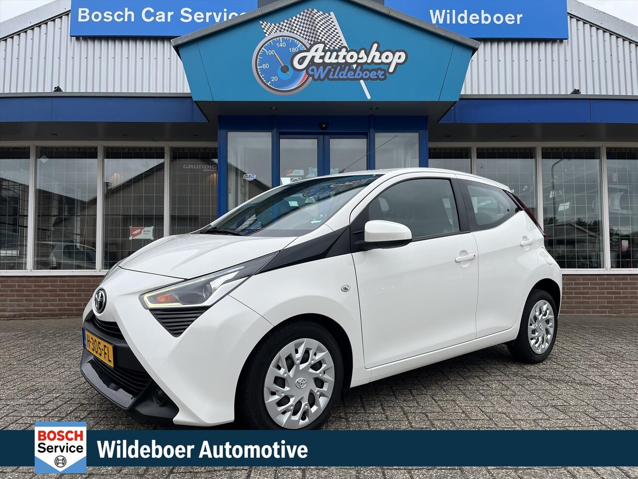 Toyota Aygo - 1.0 VVT-i 72 PK x-play 5 DRS + NAVI + AIRCO + CAMERA + BLUETOOTH + ELEK RAMEN - AutoWereld.nl