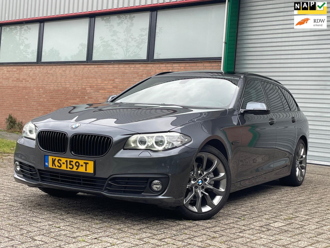 BMW 5-serie Touring - 520D EXE PANO Shadowline Aut - AutoWereld.nl