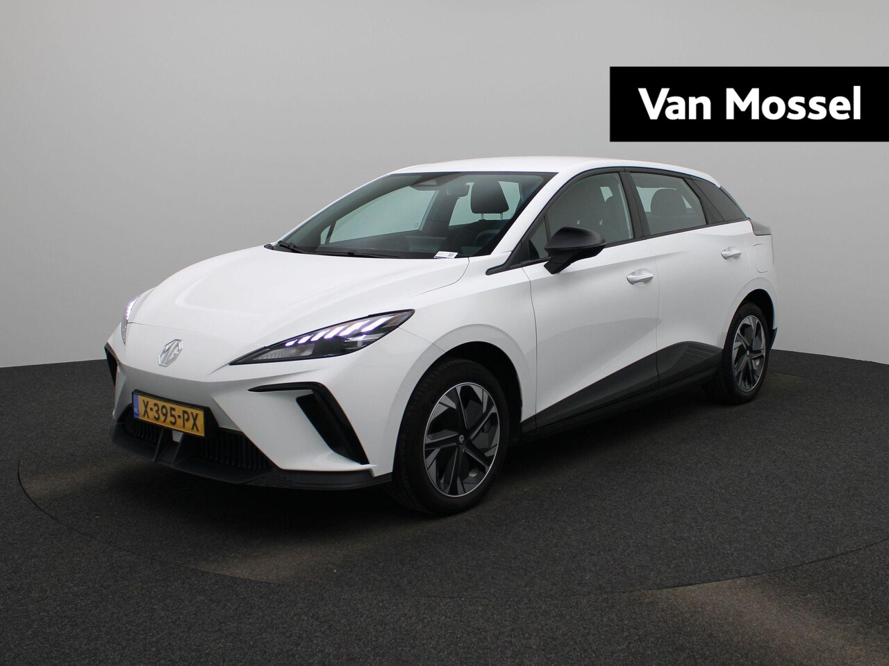 MG MG4 Electric - Standard 51 kWh | Apple carplay / Android auto | LM velgen - AutoWereld.nl