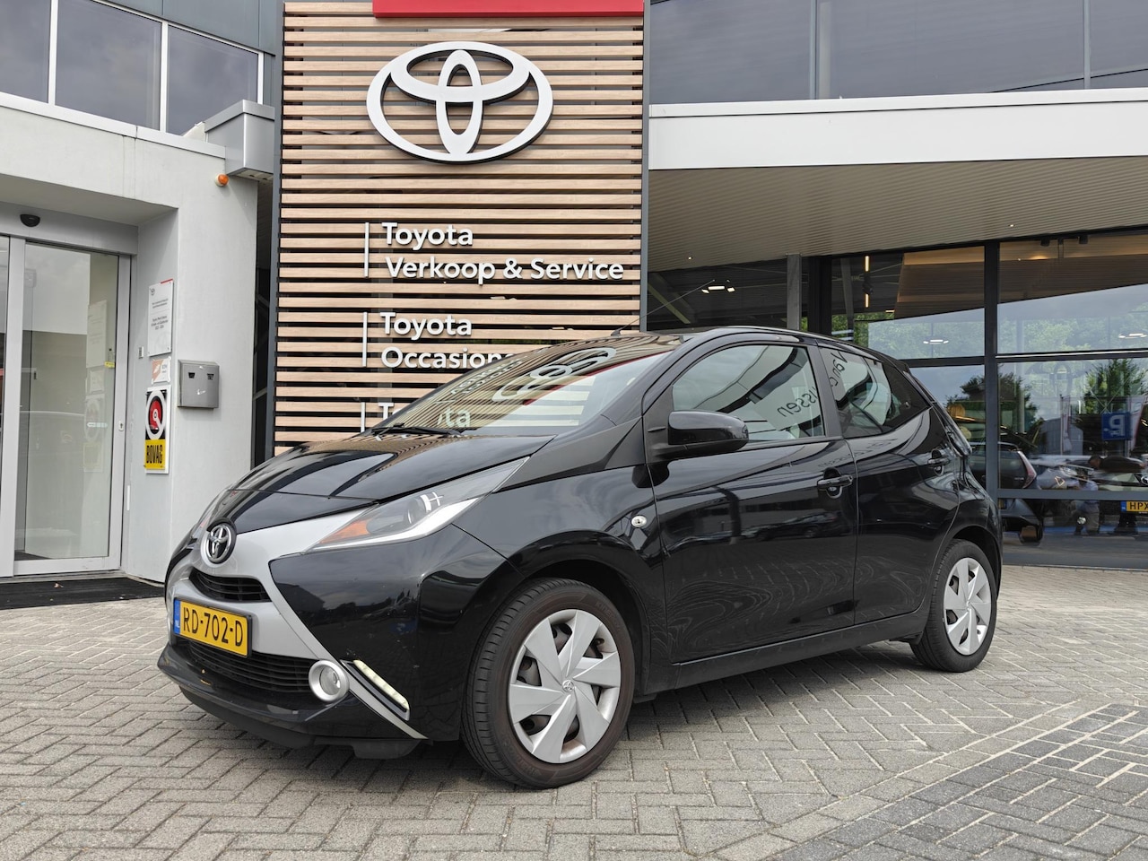 Toyota Aygo - 1.0 VVT-i x-play NL-AUTO TREKHAAK APPLE/ANDROID CAMERA BLUETOOTH HANDSFREE DAB+ - AutoWereld.nl