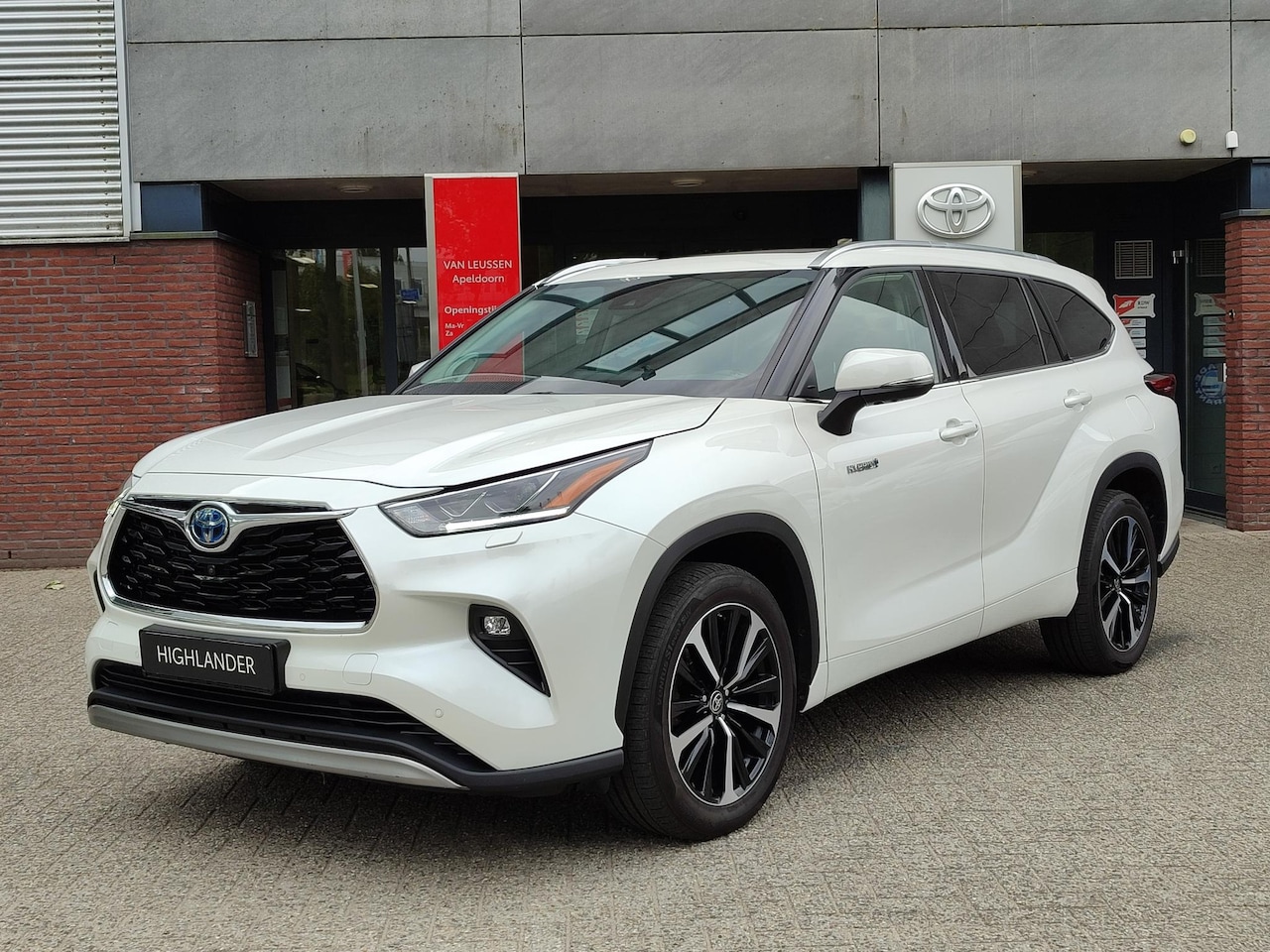Toyota Highlander - 2.5 AWD Hybrid PREMIUM LEER STOELVERW/KOELING PANODAK 360° CAMERA STUURVERW 20'' LM-VELGEN - AutoWereld.nl