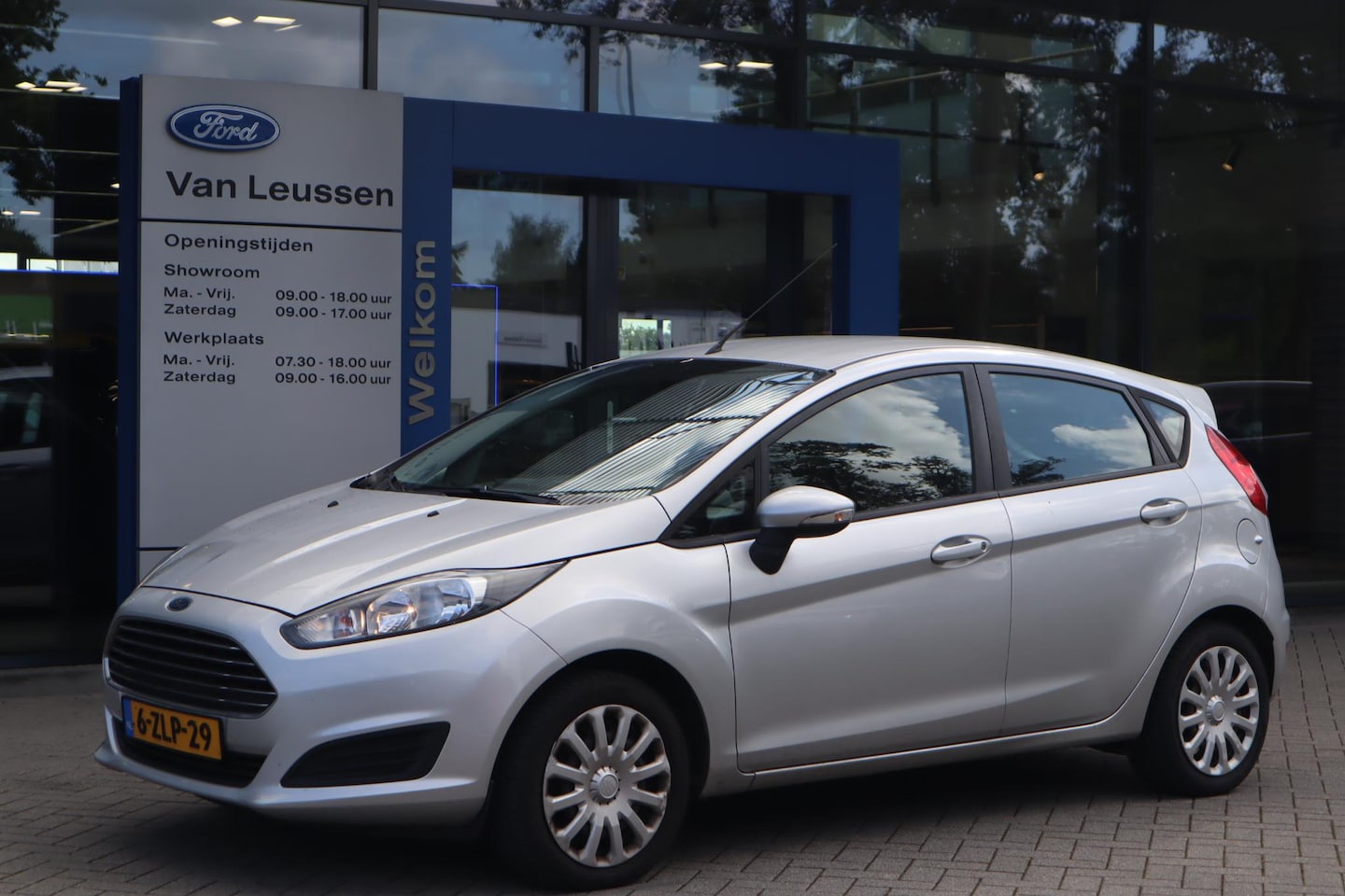 Ford Fiesta - 1.25 TREND 5-DEURS AIRCO TREKHAAK RADIO-CD EL-RAMEN - AutoWereld.nl