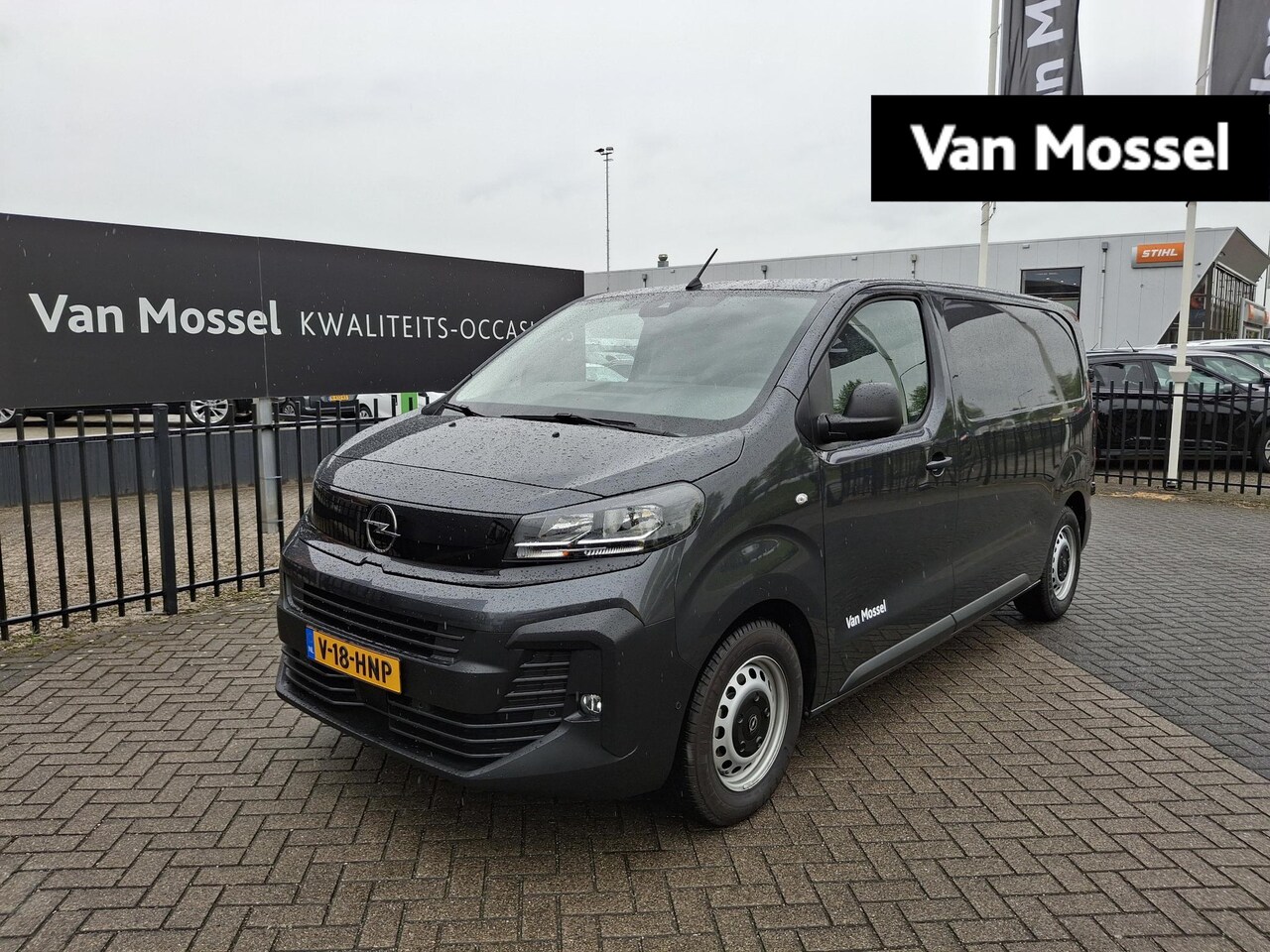 Opel Vivaro - 2.0 Diesel 145 L2 automaat | Camera| Trekhaak - AutoWereld.nl
