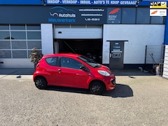 Peugeot 107 - 1.0-12V XR- Met groot beeldscherm, NAP en een nieuwe APK