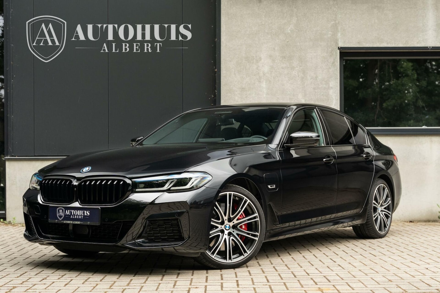BMW 5-serie - 545e xDrive M Sport Pro B&W Pano 360c 20'' Nappa - AutoWereld.nl