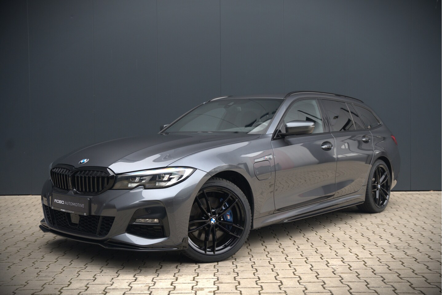 BMW 3-serie Touring - 330e High Executive M Sport | M Performance | PDC | Leer | Hifi | Ambiance Verlichting | S - AutoWereld.nl