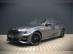 BMW 3-serie Touring - 330e High Executive M Sport | M Performance | PDC | Leer | Hifi | Ambiance Verlichting | S
