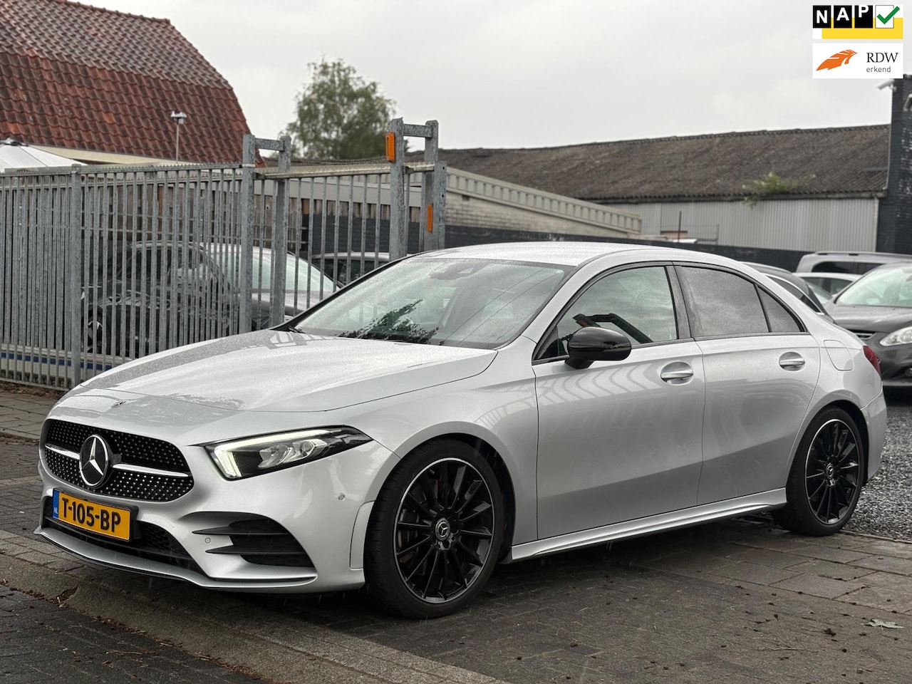 Mercedes-Benz A-klasse - 250 Premium Plus | AMG Line | Sfeerverlichting | 19” AMG | Achteruitrijcamera | - AutoWereld.nl