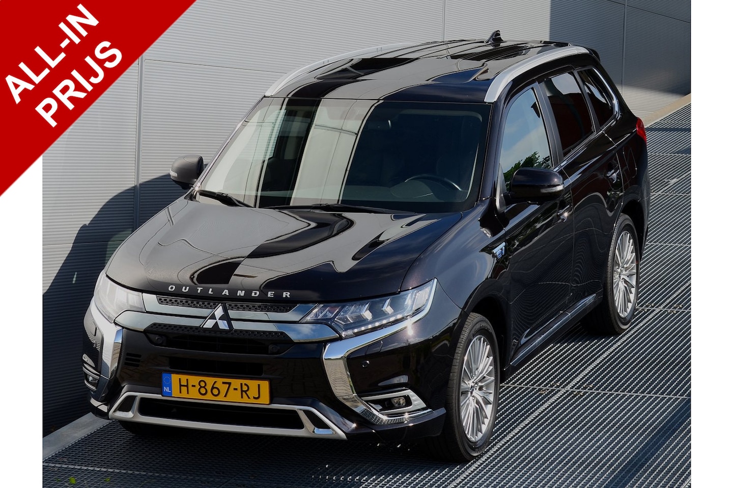Mitsubishi Outlander - PHEV 2.4 INTENSE PLUS 4WD | PLUG IN HYBRID | SCHUIFDAK | ELECTR KLEP | TREKHAAK 1500KG | A - AutoWereld.nl