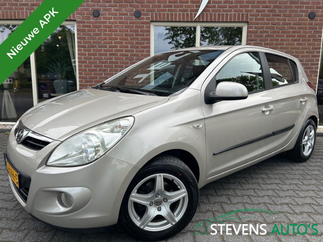 Hyundai i20 - 1.6i i-Catcher Automaat NIEUWE APK / CRUISE / KOUDE AIRCO / TREK - AutoWereld.nl