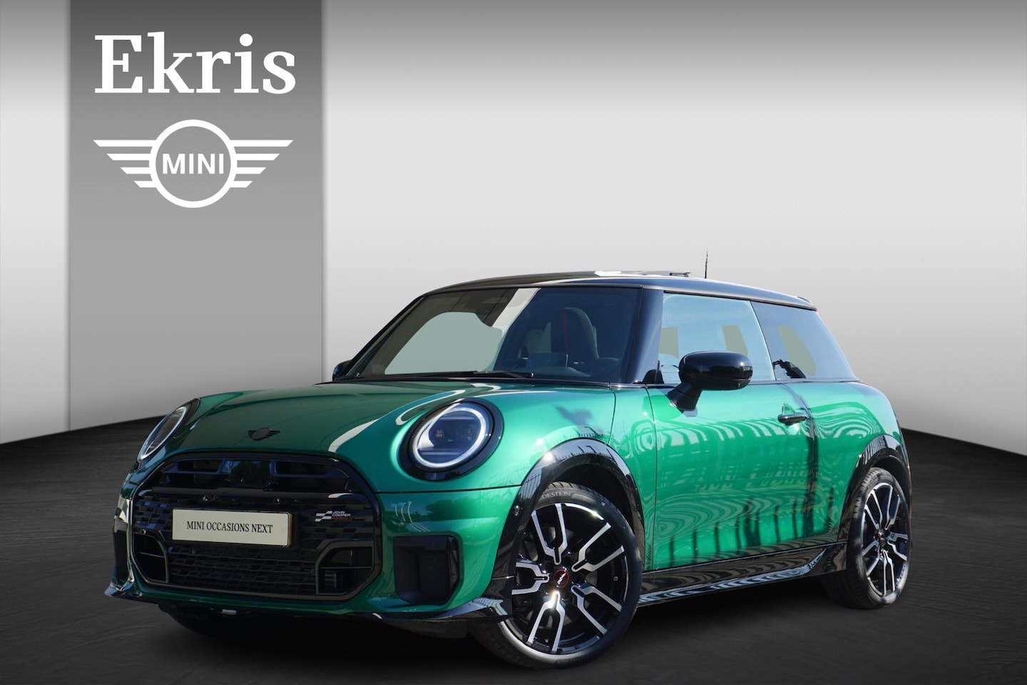 MINI Cooper - 3-deurs C John Cooper Works Uitvoering | Pakket XL | 18 inch JCW Lap Spoke 2-tone | Glazen - AutoWereld.nl