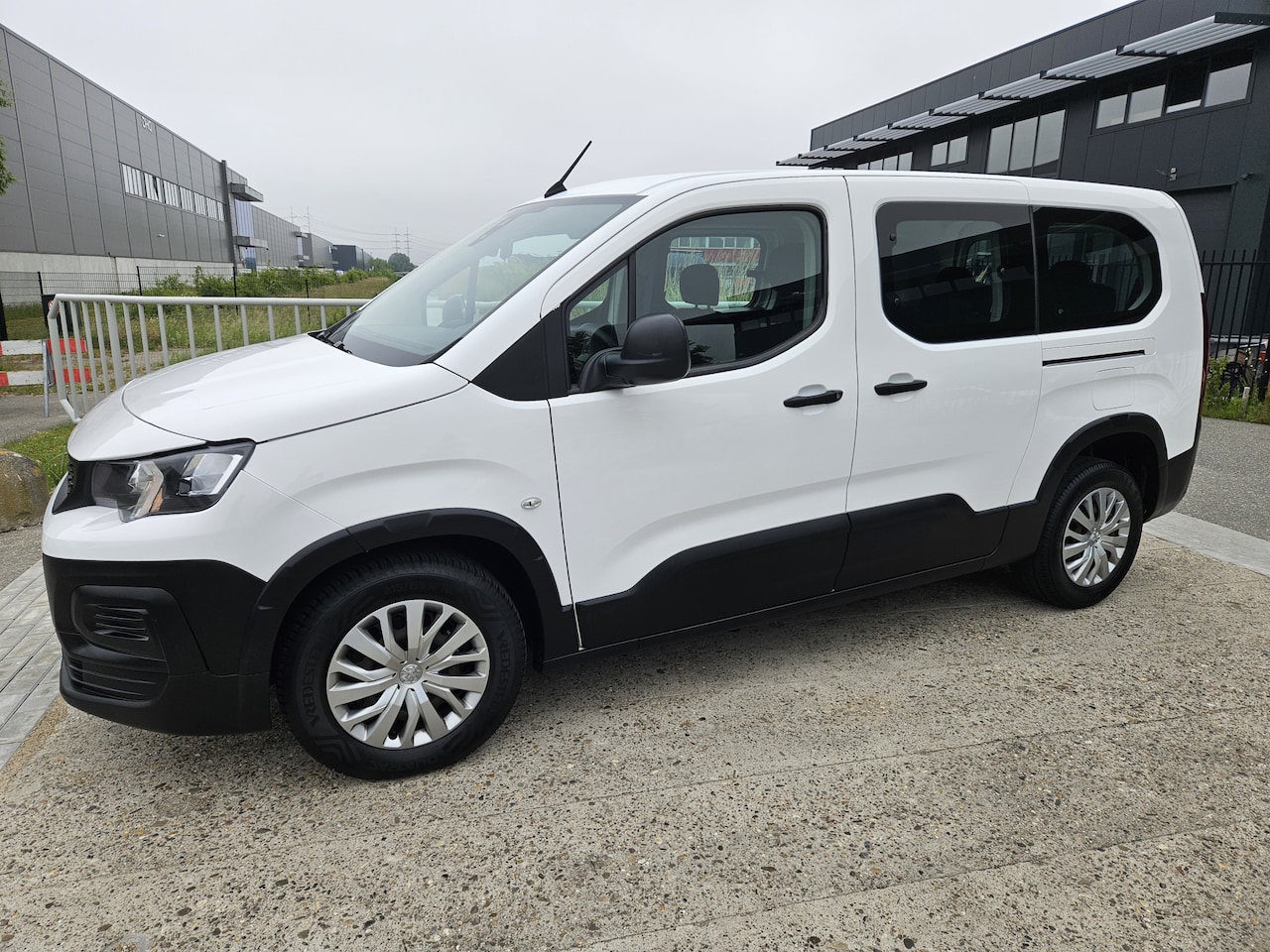 Peugeot Rifter Long - 1.2 Puretech Long Active 7p. 1.2 Puretech Long Active 7p. - AutoWereld.nl