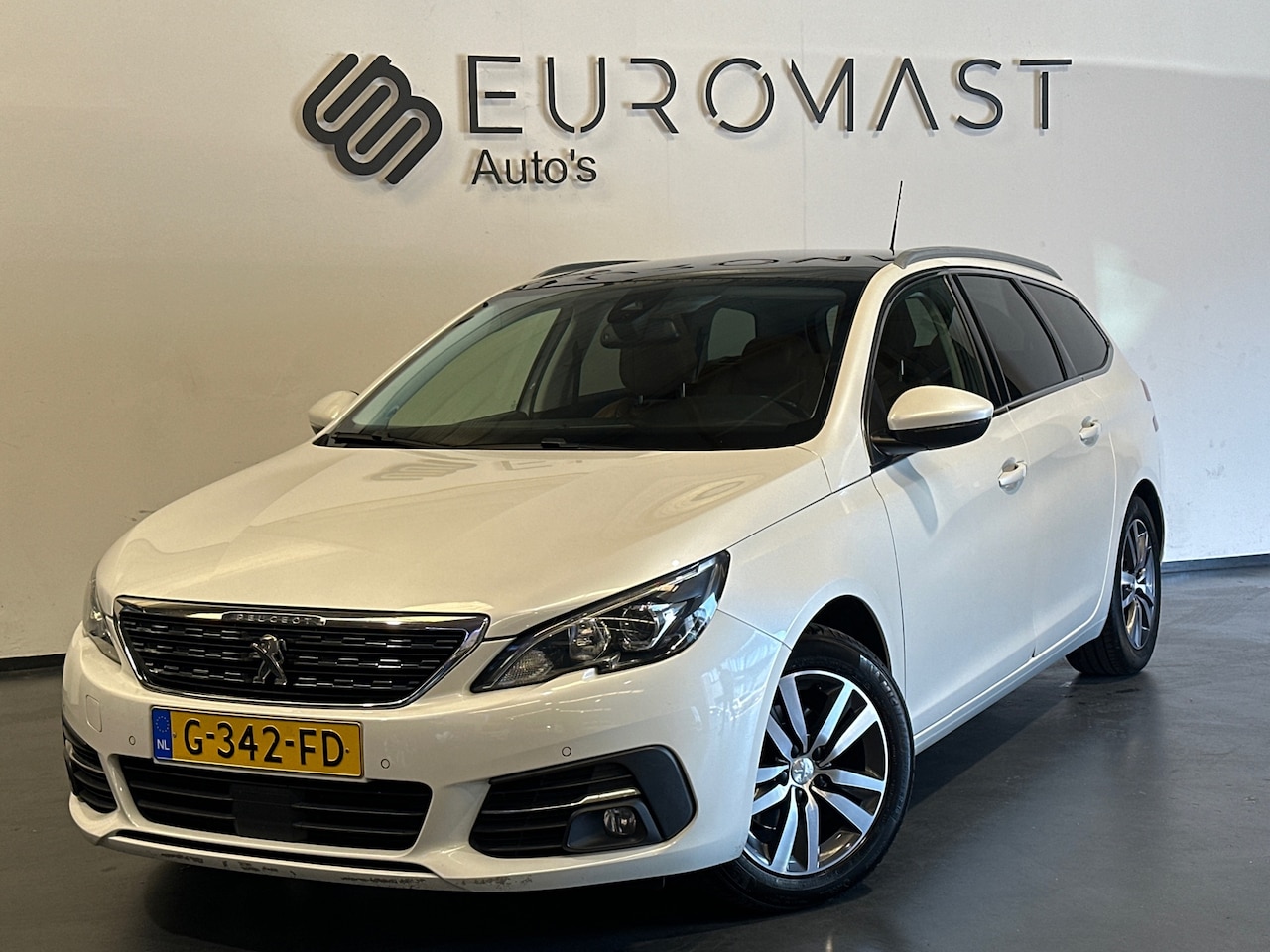 Peugeot 308 SW - 1.2 PureTech Blue Lease Premium Leder - Panorama - Cruise - Navi - AutoWereld.nl
