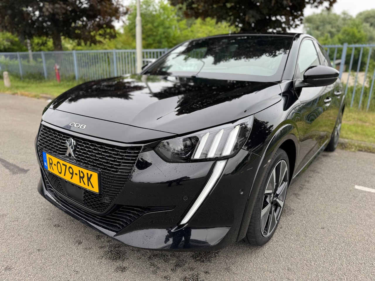 Peugeot e-208 - EV GT Pack 50 kWh Led Camera Lane assist Alcantara - AutoWereld.nl