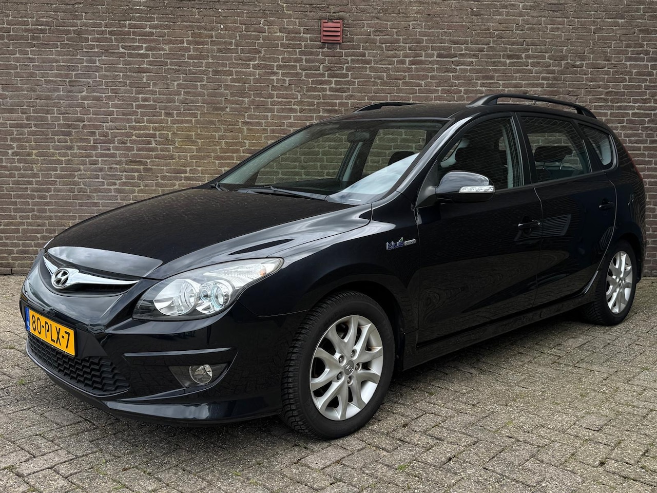 Hyundai i30 CW - 1.6 CRDi i-Motion Clima Parkeersensoren Trekhaak - AutoWereld.nl