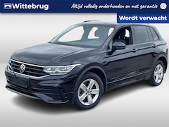 Volkswagen Tiguan - 1.4 TSI eHybrid 245pk DSG R-Line Business+ / Panoramadak / Black Style / 19" LMV / Trekhaa