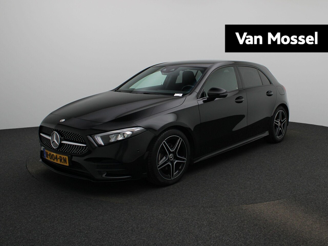 Mercedes-Benz A-klasse - 180 Business Solution AMG | Automaat | Half leder | Bluetooth | Navigatie | Camera | Clima - AutoWereld.nl