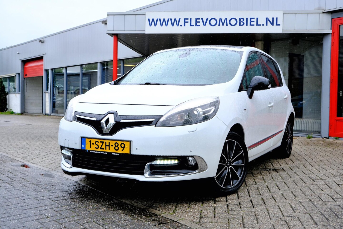 Renault Scénic - 1.5 dCi Bose Pano|Xenon|Half Leder|Navi|Cam - AutoWereld.nl