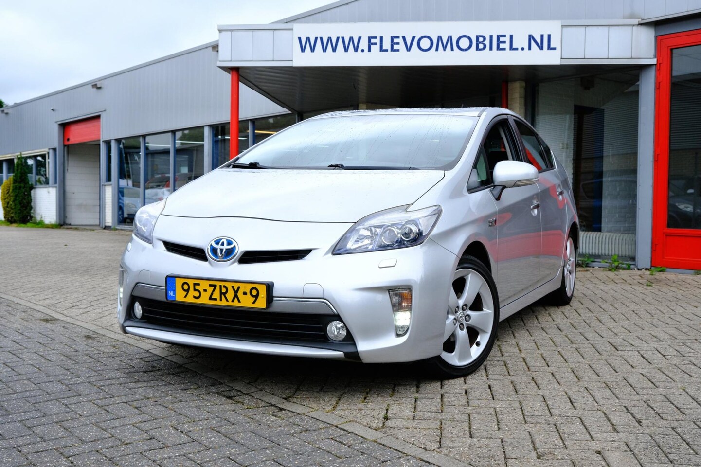 Toyota Prius - 1.8 Plug-in Dynamic Business Aut. Navi|Clima|Cam|HUD|LMV - AutoWereld.nl