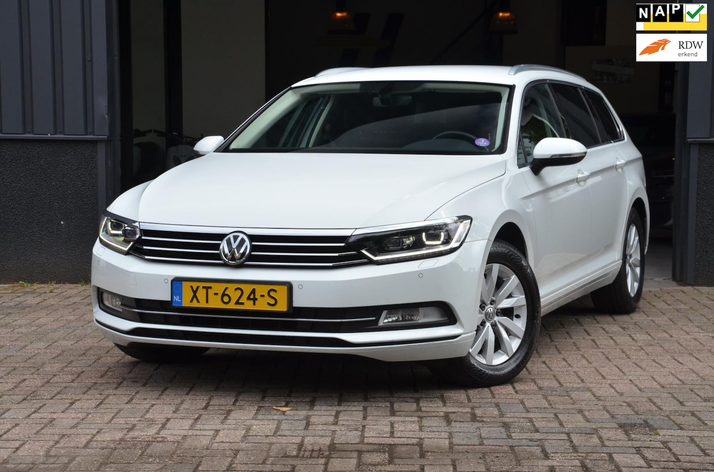 Volkswagen Passat Variant - 1.5 TSI Comfort Business AUT|CarPlay - AutoWereld.nl