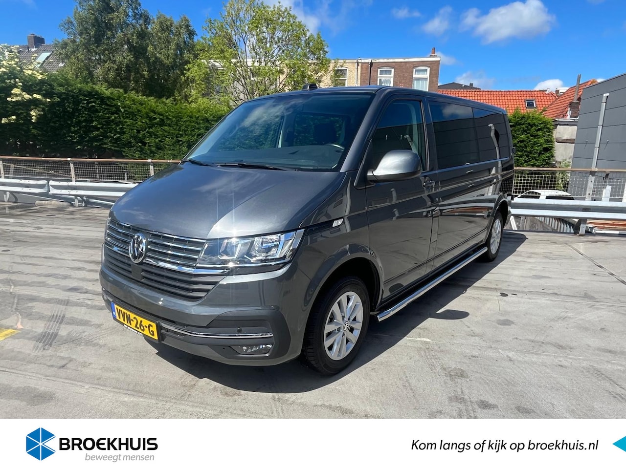 Volkswagen Transporter - 2.0 TDI L2H1 30 DC Highline | Trekhaak | Navigatie | Cruise Control | PDC V+A | Camera ach - AutoWereld.nl