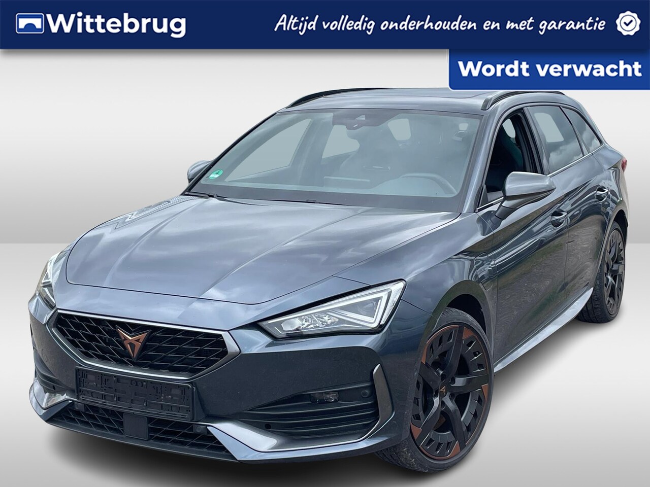 CUPRA Leon Sportstourer - 1.4 e-Hybrid 245pk DSG Black Edition / Panoramadak / SuperSport Stuur / Zwart Lederen Kuip - AutoWereld.nl