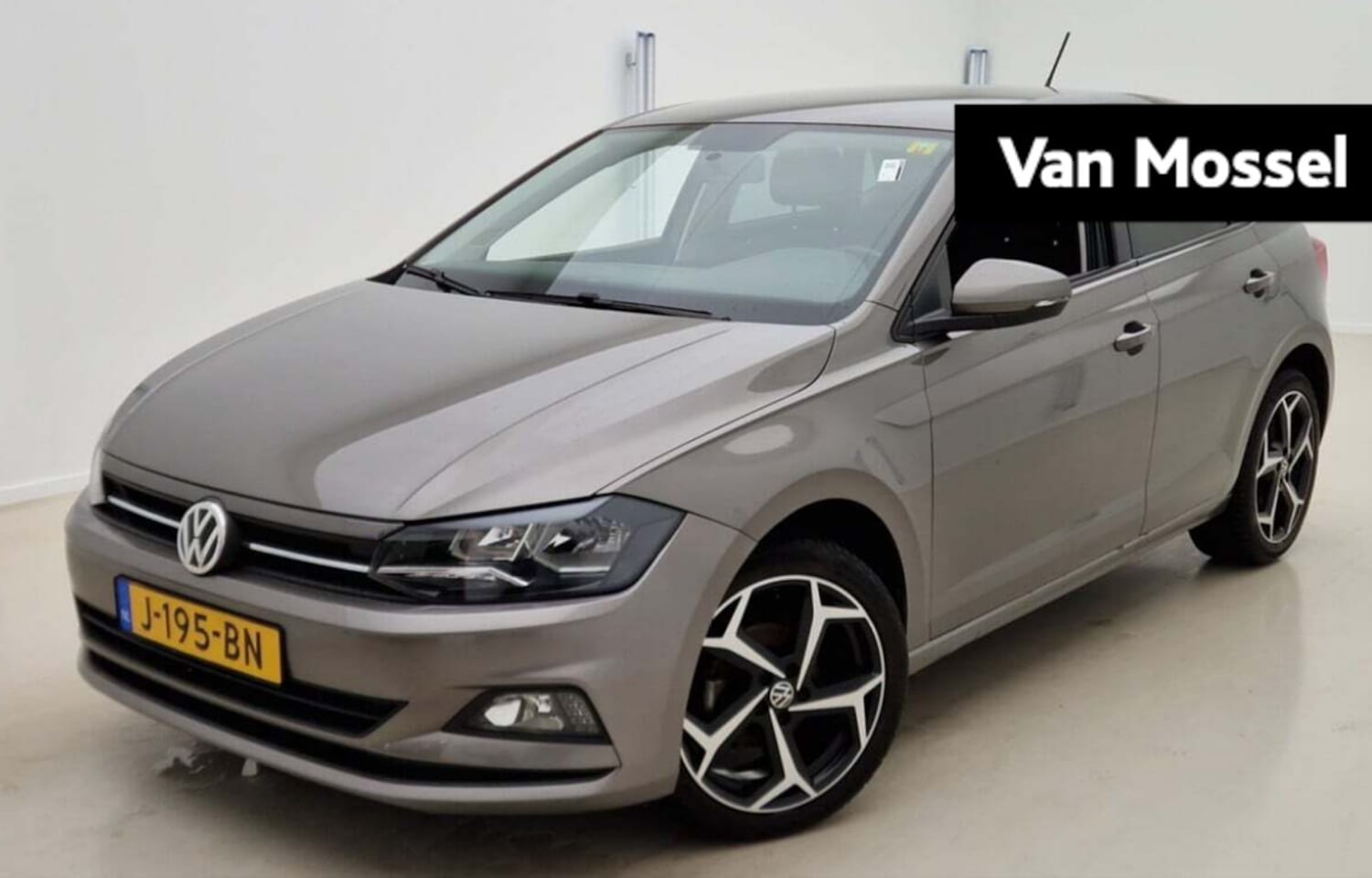 Volkswagen Polo - 1.0 TSI Comfortline | R-Line Bonneville Velgen | Airco | All Season Banden | Navigatie - AutoWereld.nl